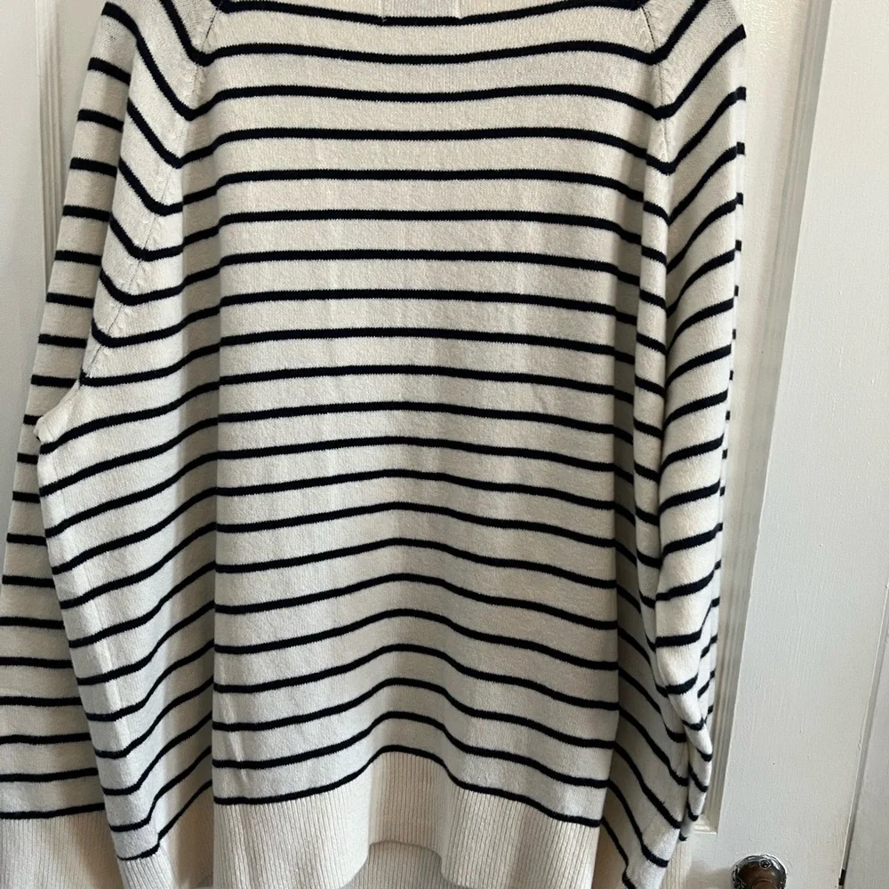 Old Navy Stripe Cream and Black Cozy Ribbed Knit Sweater Size XXXL NWT 3x - Picture 2 of 4